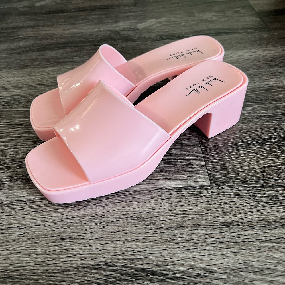 Nicole miller baby pink platform shoes, size 8 in women’s💗